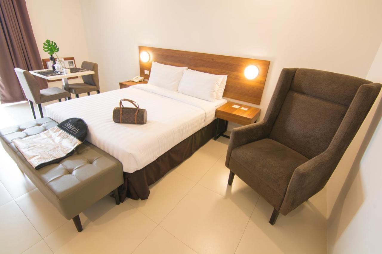 Mango Suites Cauayan Eksteriør billede