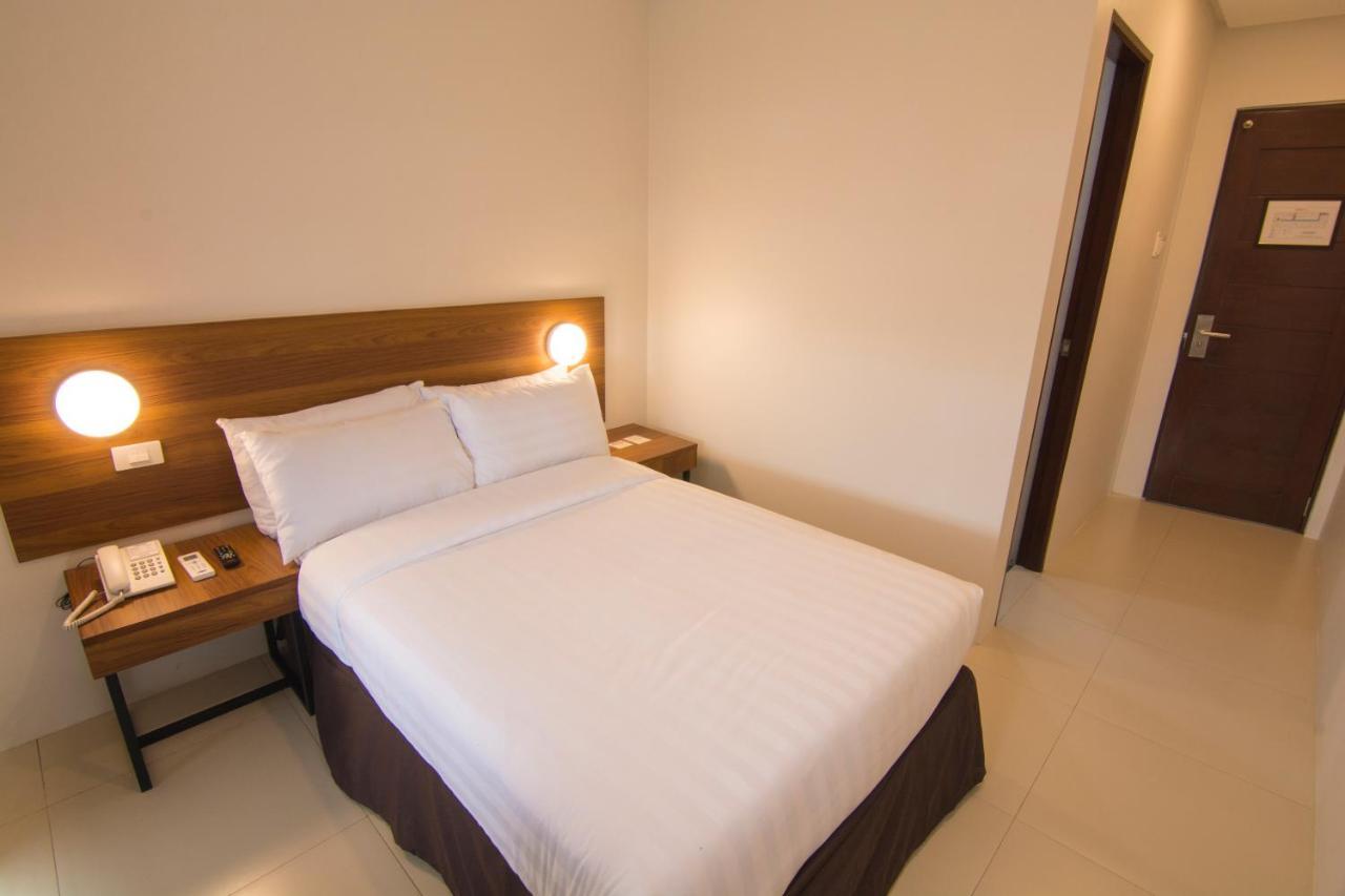 Mango Suites Cauayan Eksteriør billede